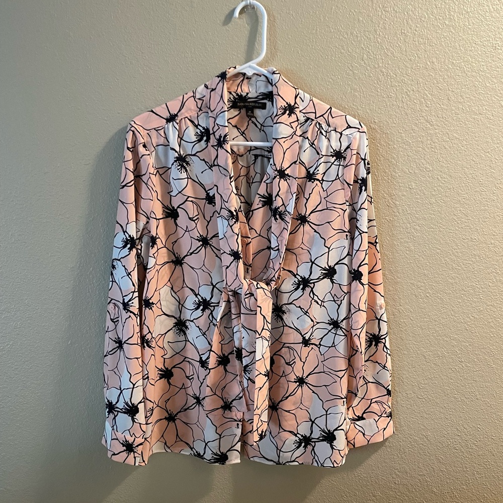 Banana Republic. Medium. Business casual blouse